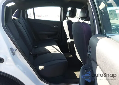 2012 Chrysler 200 Lx z USA, uszkodzony, nr VIN 1C3CCBAB4CN240812